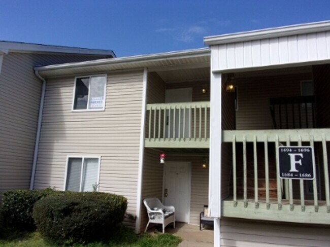 Building Photo - 2 Bedroom 2 Bath Upstairs Condo in Eagles Place