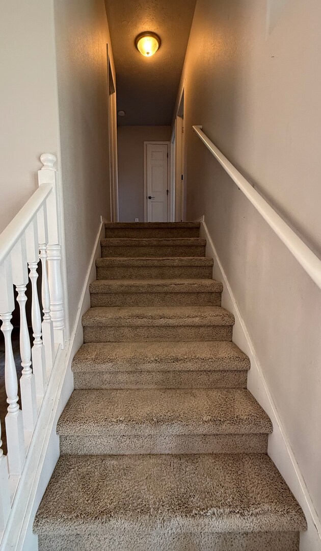 Building Photo - Beautiful 4 Bed, 3.5 Bath Home in Eagle Ridge