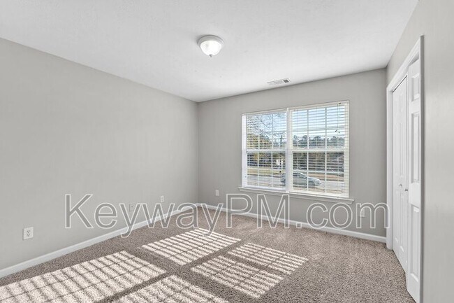 Building Photo - 122 Oakwood Dr