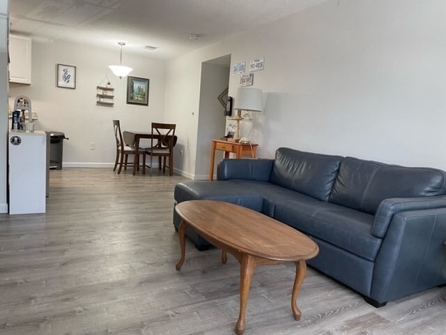 Building Photo - 10 Walden Dr