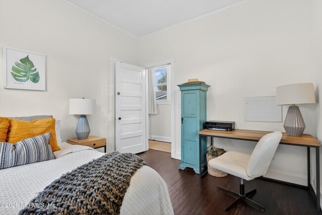 Building Photo - 1903 Dewey Pl