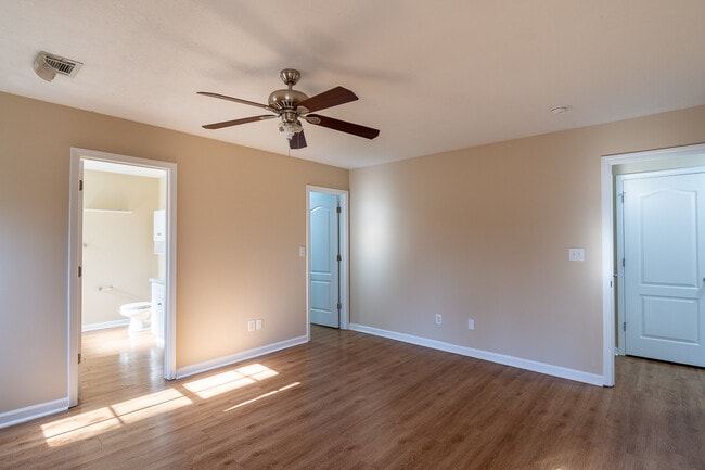 Building Photo - 700 Keyes Dr