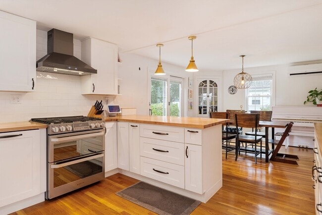 Primary Photo - 19 Trenton St