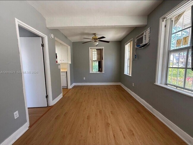 Building Photo - 405 NW 64th St
