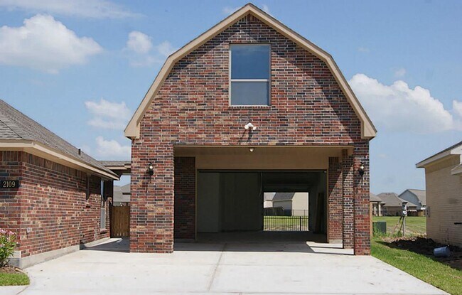 Building Photo - 2109 Bisbee Rd