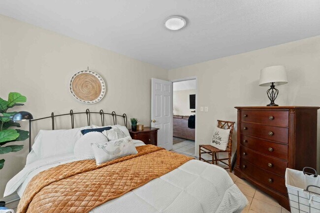 Building Photo - 2102 N Pearland Ave