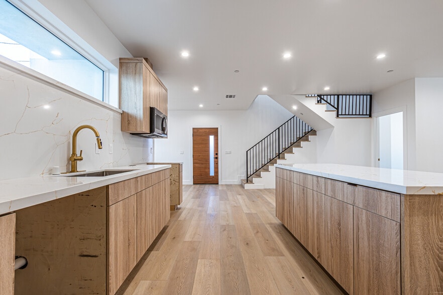 Building Photo - 242 N Dillon St