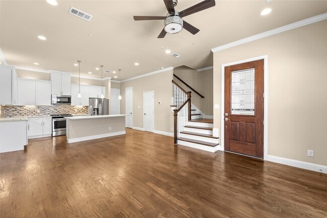 Building Photo - 2952 Sheridan Dr