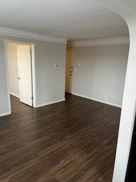 Building Photo - 2900 Orchard Lake Rd