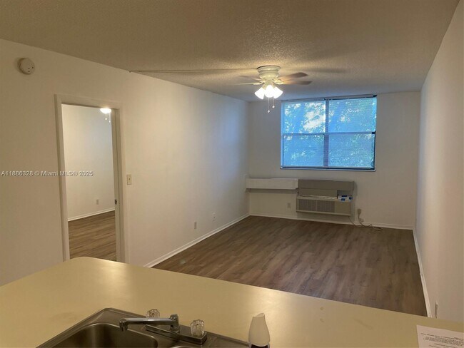 Building Photo - 2401 Riverside Dr