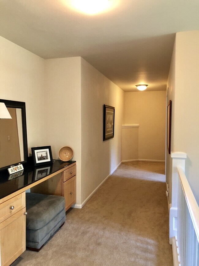 Building Photo - Gorgeous Bainbridge Estate available now.....