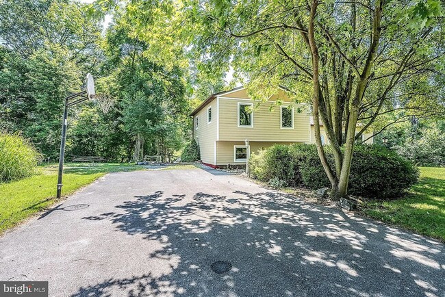 Building Photo - 7221 Hillview Dr