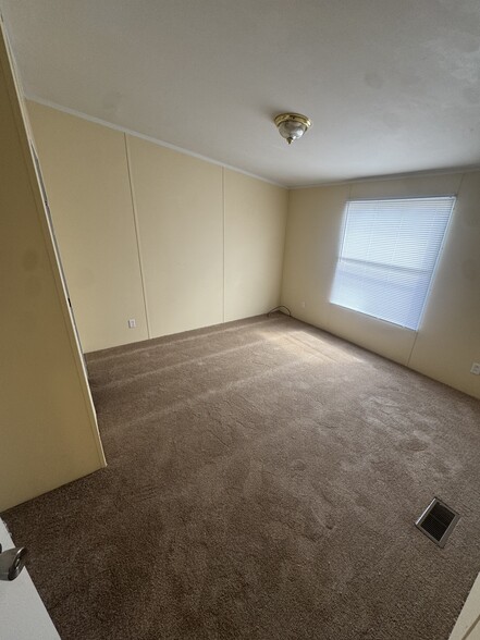 Building Photo - 107 Sweetwater Dr