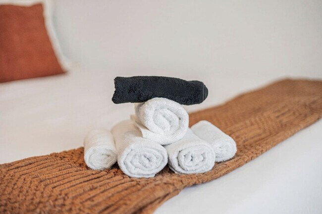 Building Photo - 596 W 9th St