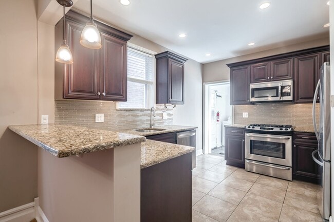 Building Photo - Three Bed Fairmount Townhome
