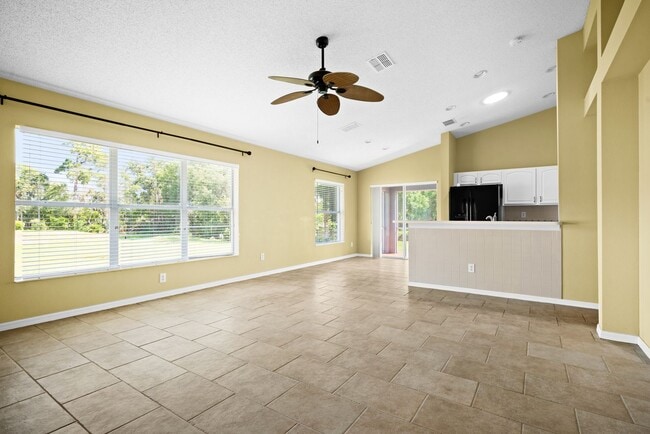Building Photo - Key Vista home on cul-de-sac