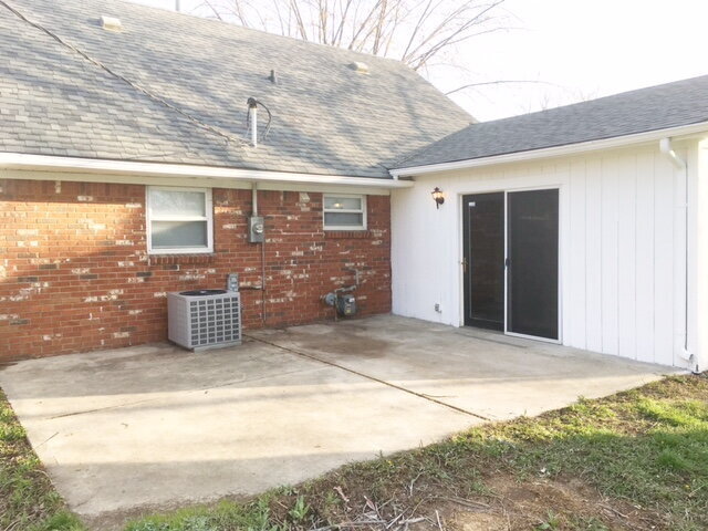 Building Photo - EAST SIDE 4 BR HOME AVAILABLE NOW!