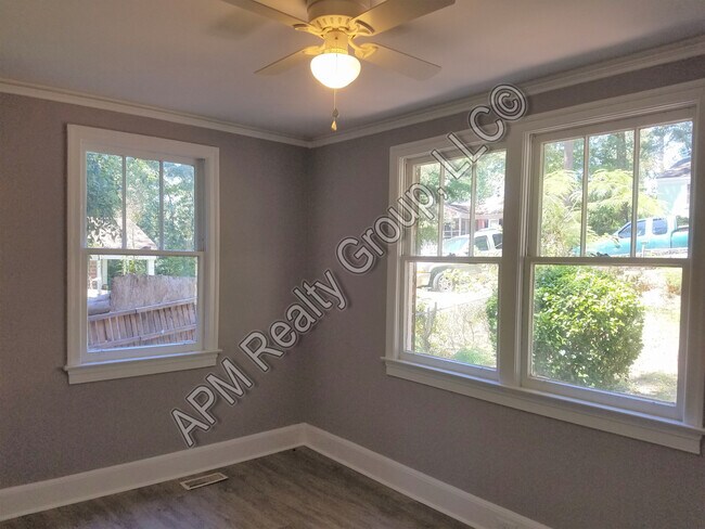 Building Photo - Renovated Three Bedrooms Downtown Columbia