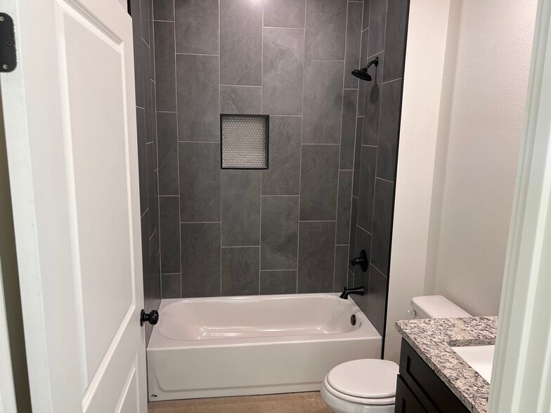 Building Photo - 2208 J E Woody Rd