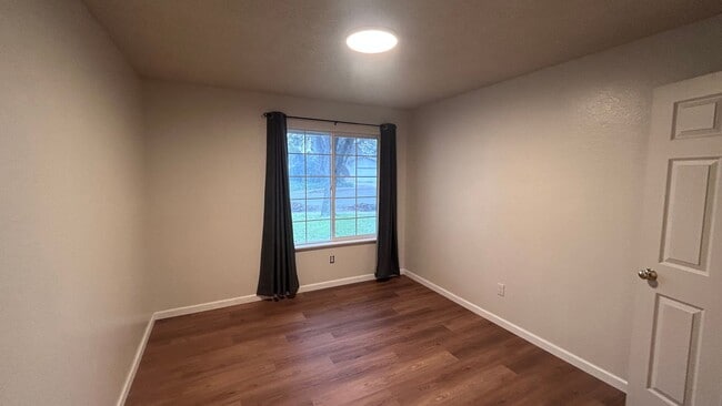 Building Photo - 1917 Coral Oak Ct