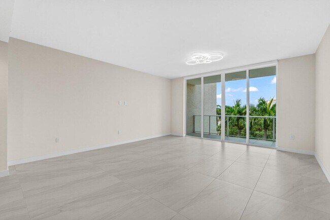 Building Photo - 220 SE Mizner Blvd