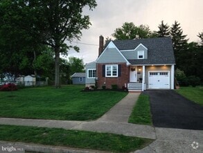Building Photo - 227 Delview Ln