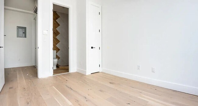 Building Photo - 491 Evergreen Avenue