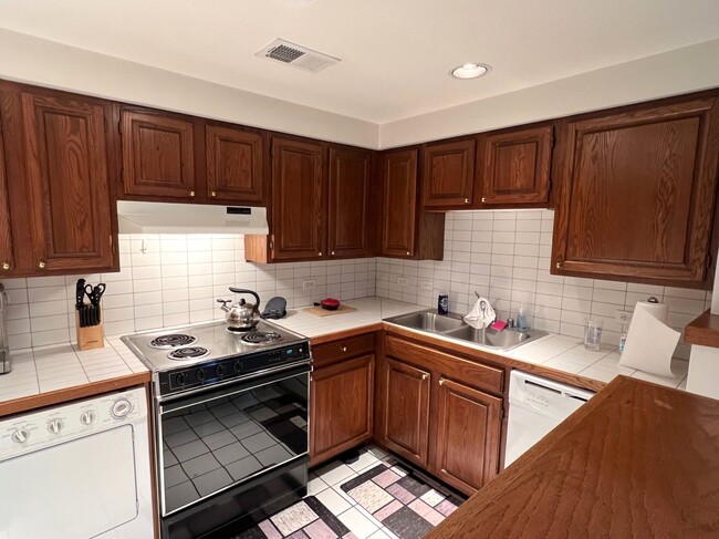 Kitchen - 1724 Willard St NW