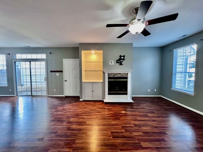 Building Photo - Stunning Castleton Condo