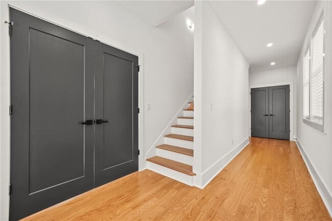 Building Photo - 2186 Park Terrace