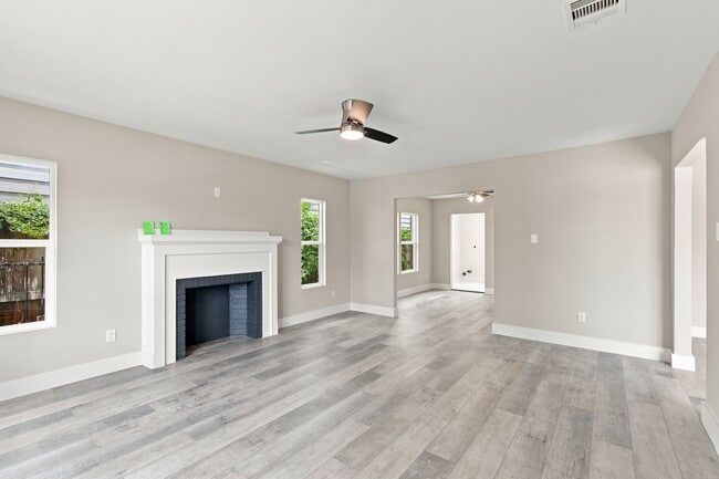Building Photo - 1825 Rosedale St