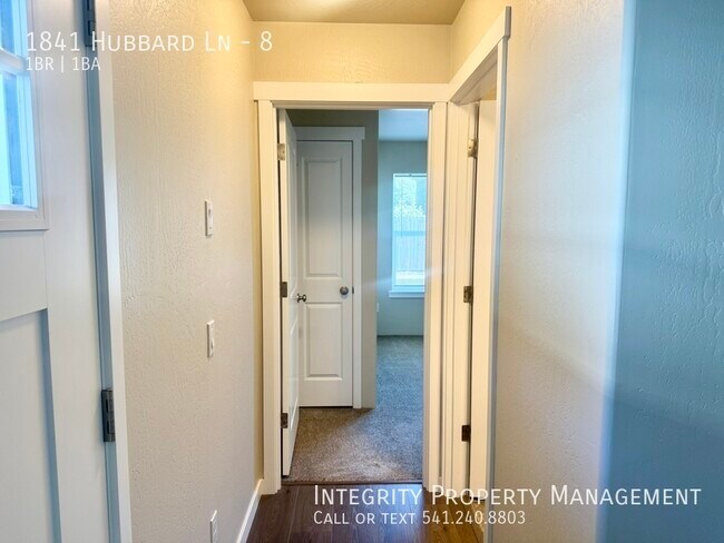 Building Photo - 1841 Hubbard Ln