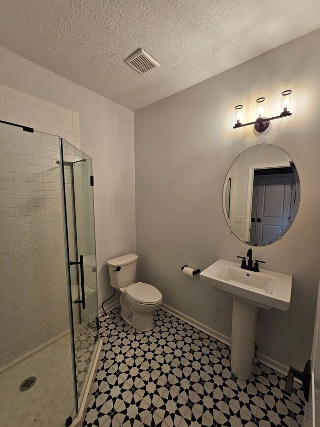 Building Photo - 31 Ashbourne Dr