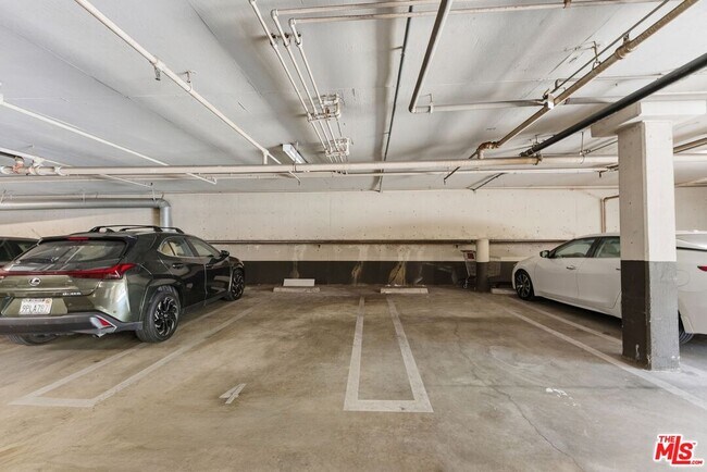 Building Photo - 1315 S Roxbury Dr