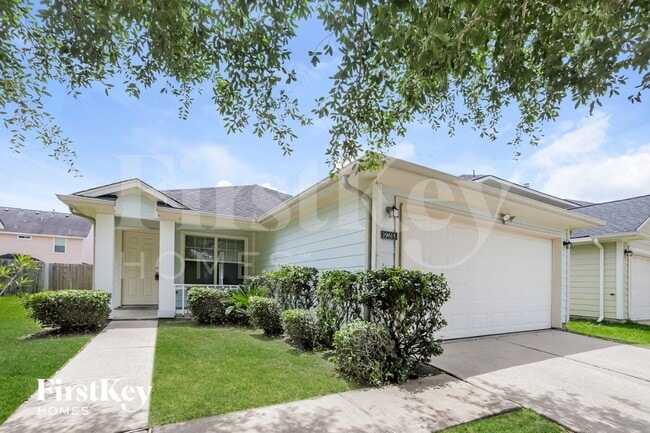 Building Photo - 19615 Plantation Tree Ct