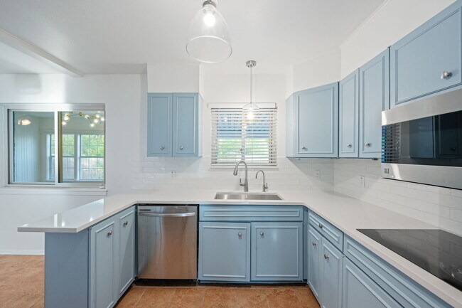Building Photo - 11110 Rendezvous Dr