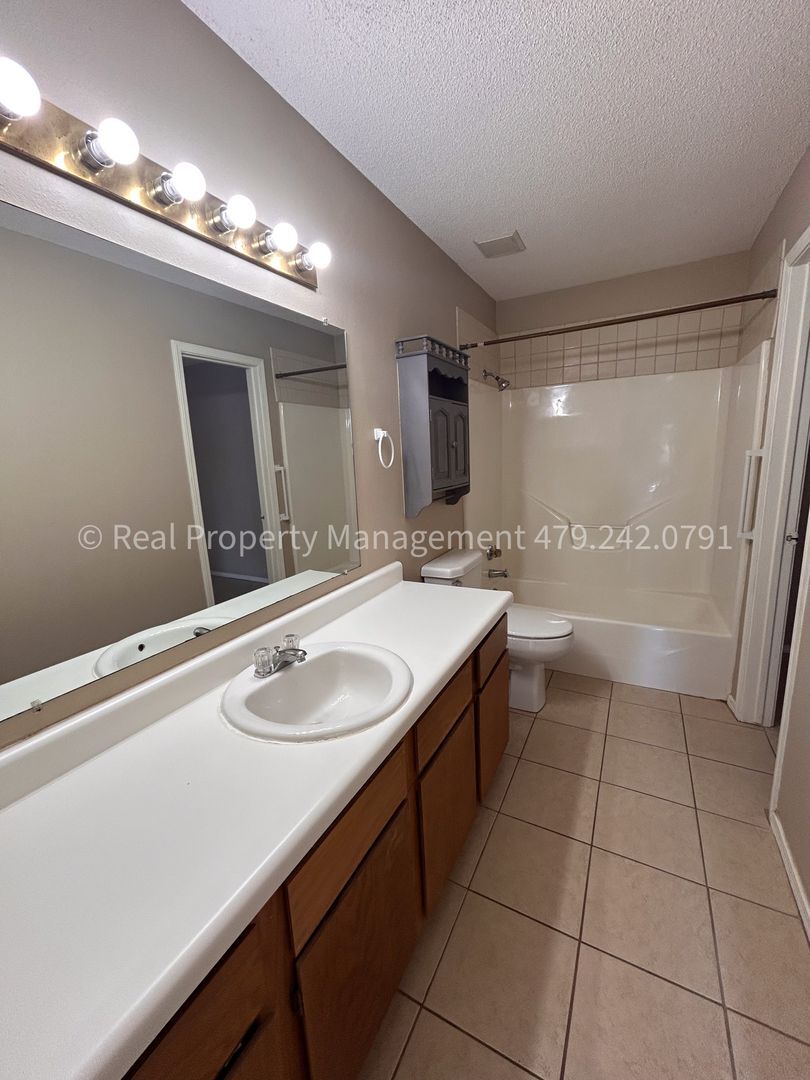 Building Photo - 1805 Cherrybark Bend