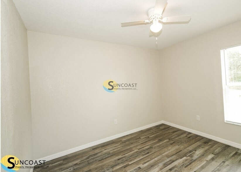 Building Photo - 9454 N Travis Dr
