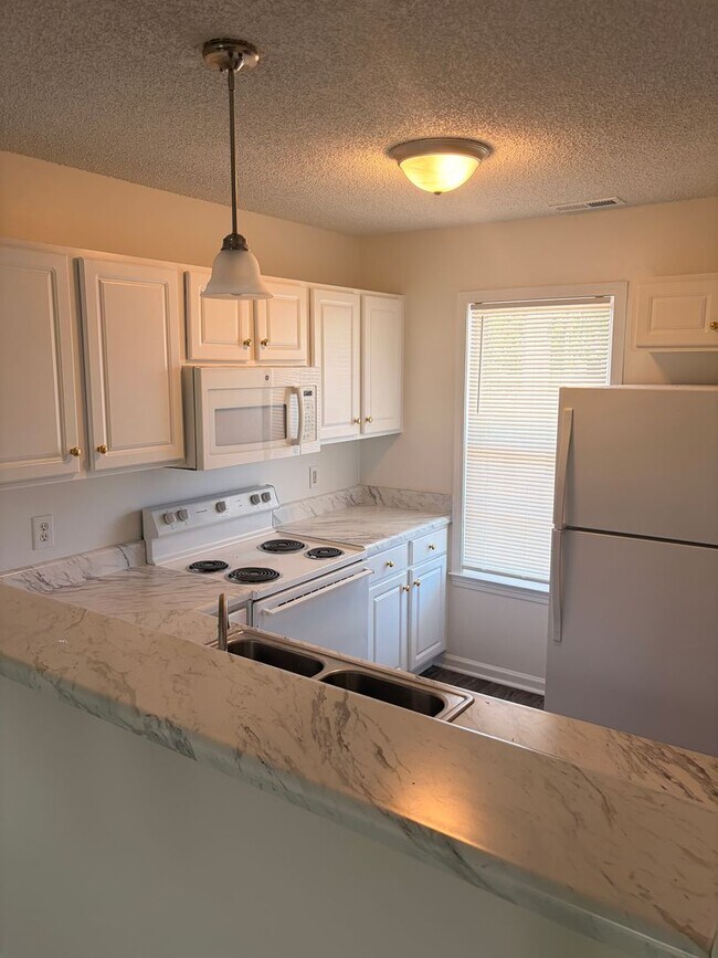 Building Photo - 4617 McClelland Dr