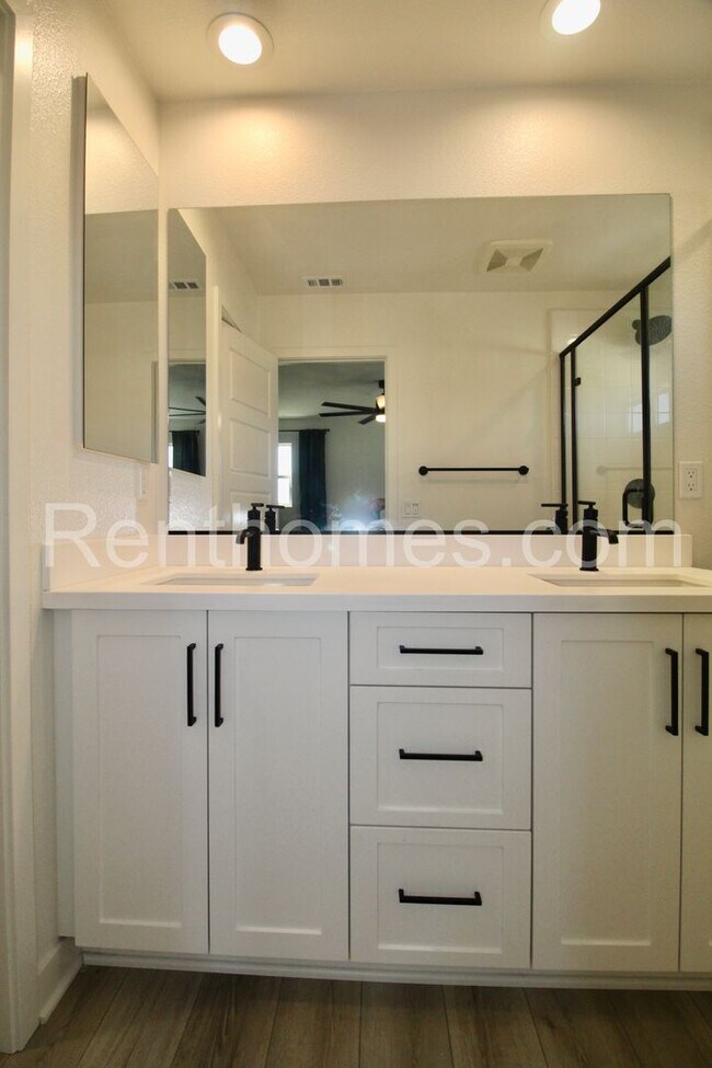 Building Photo - 1710 Discovery Falls Dr