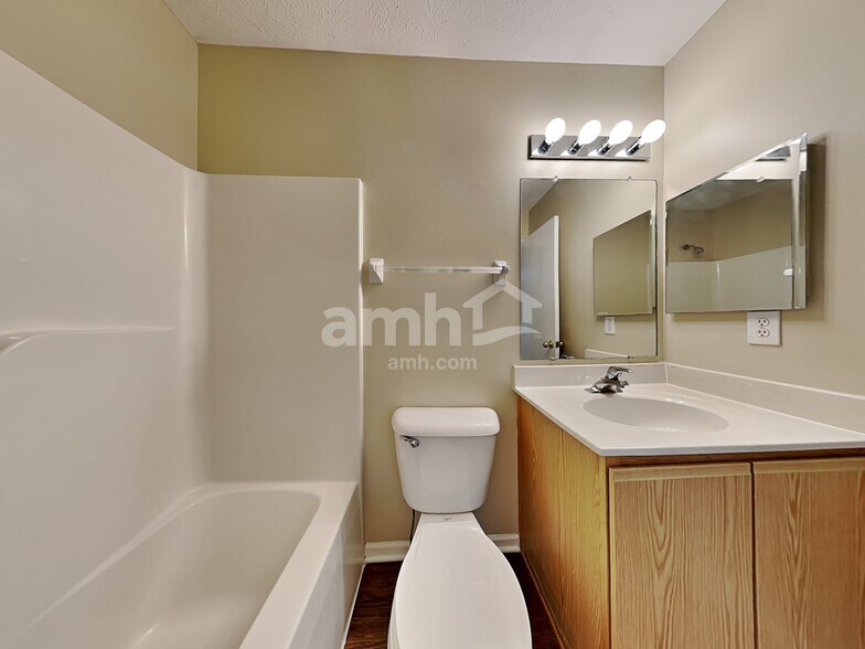 Building Photo - 220 Hartford Ct