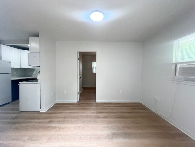 Building Photo - 5328 24th St Ct E