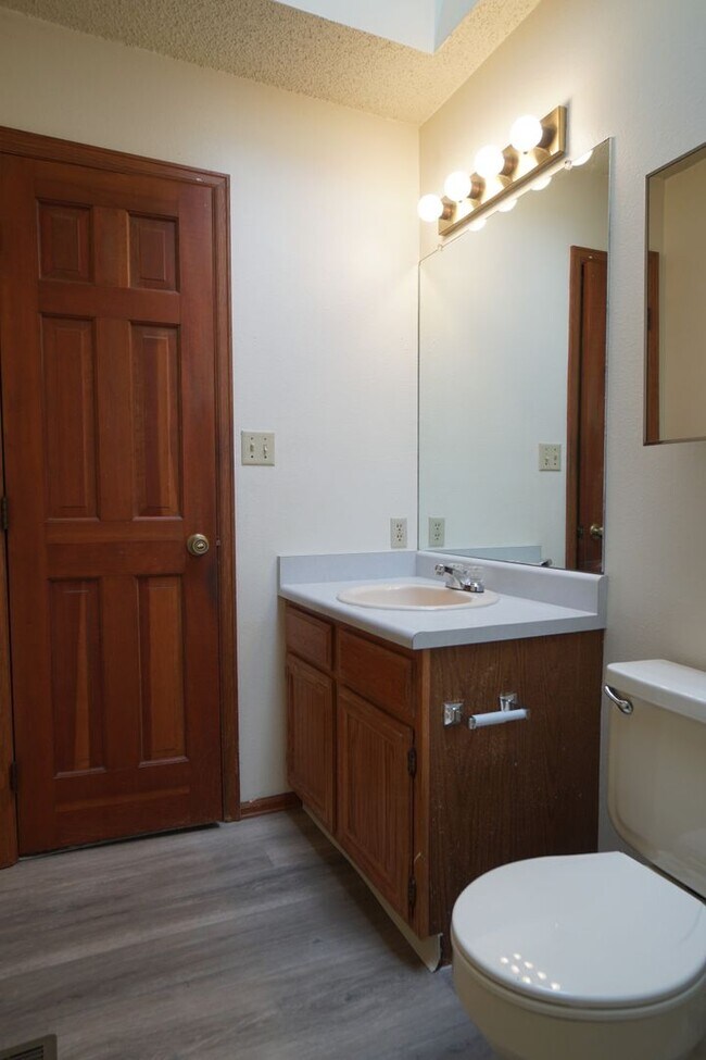 Building Photo - 1155 Popes Valley Dr