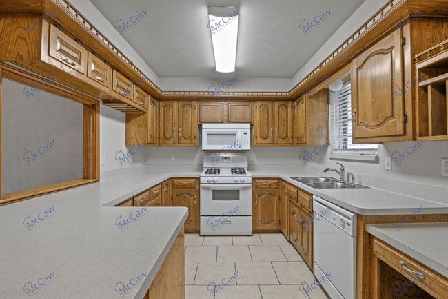 Building Photo - 213 Gregory Dr