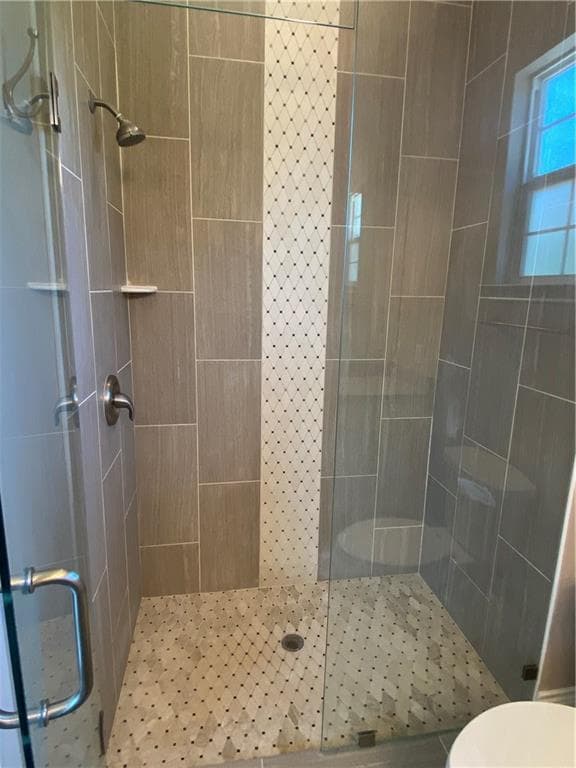 Building Photo - 606 W 1st St