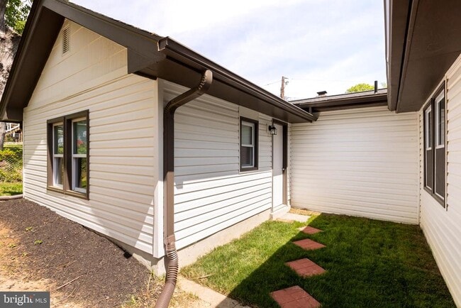 Building Photo - 9520 48th Ave