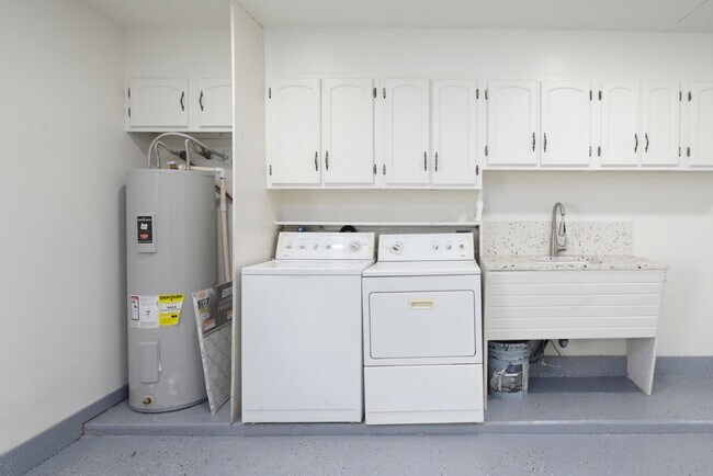 Building Photo - 3260 Silversmith Dr