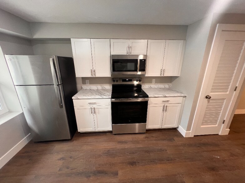 Building Photo - 110 Main St