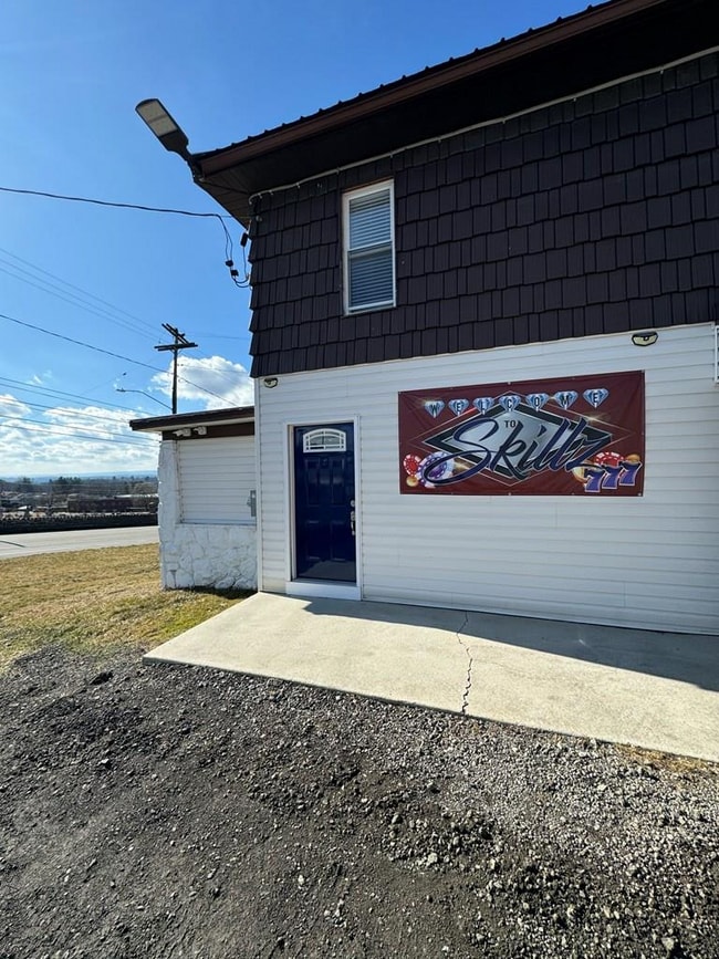Building Photo - 2429 Bedford St