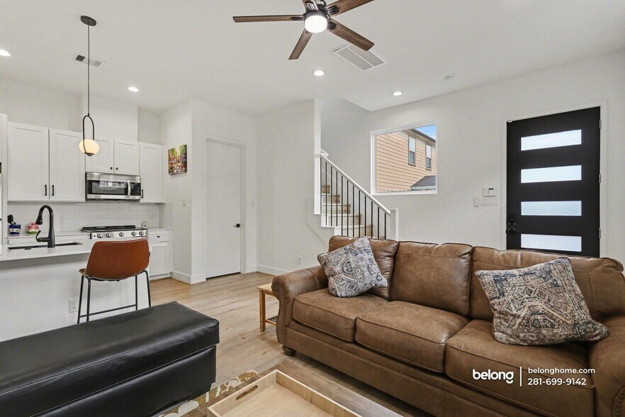 Building Photo - 203 Danna Ln